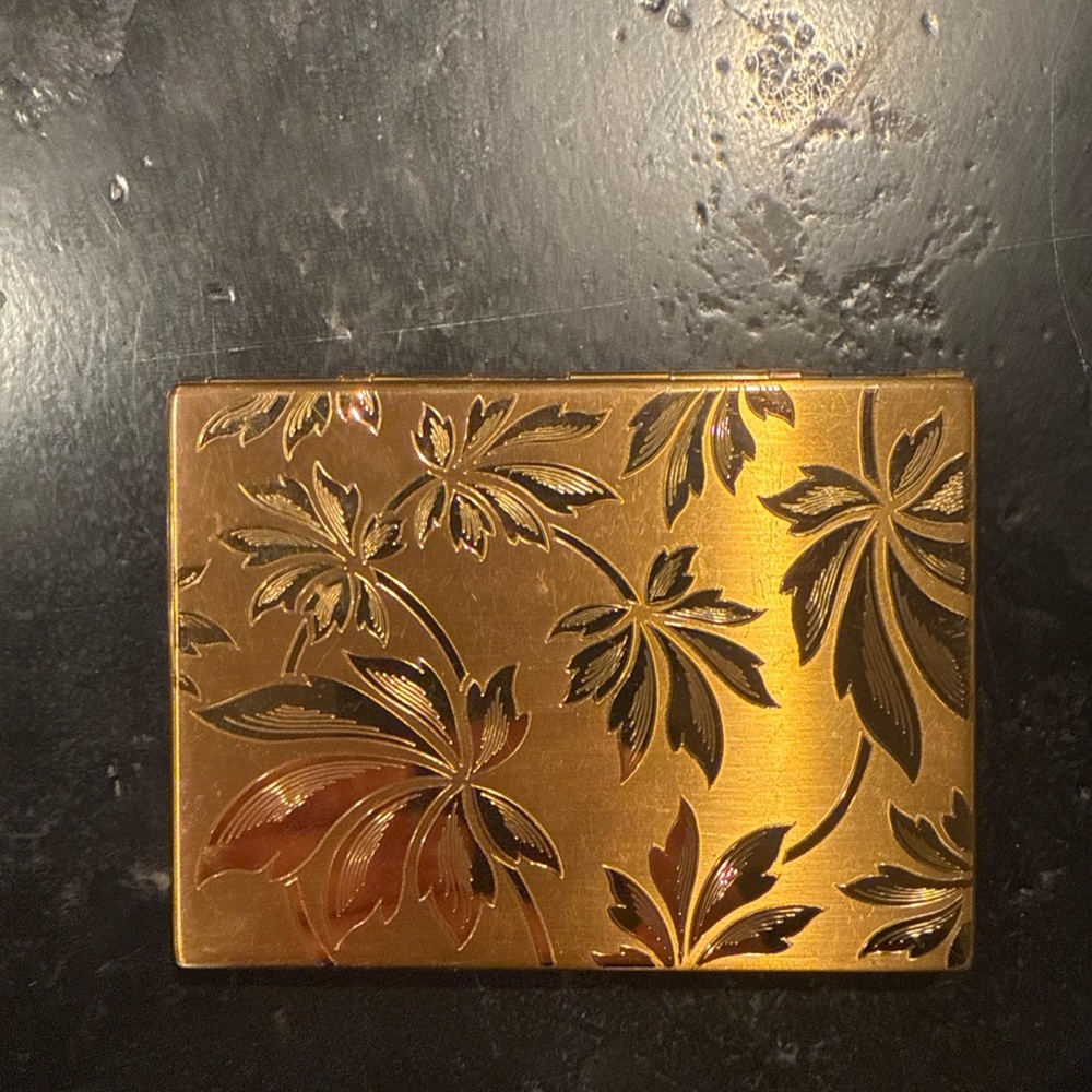 Vintage Ladies Compact - Elgin American - Gold Colored Leaf Vine Pattern